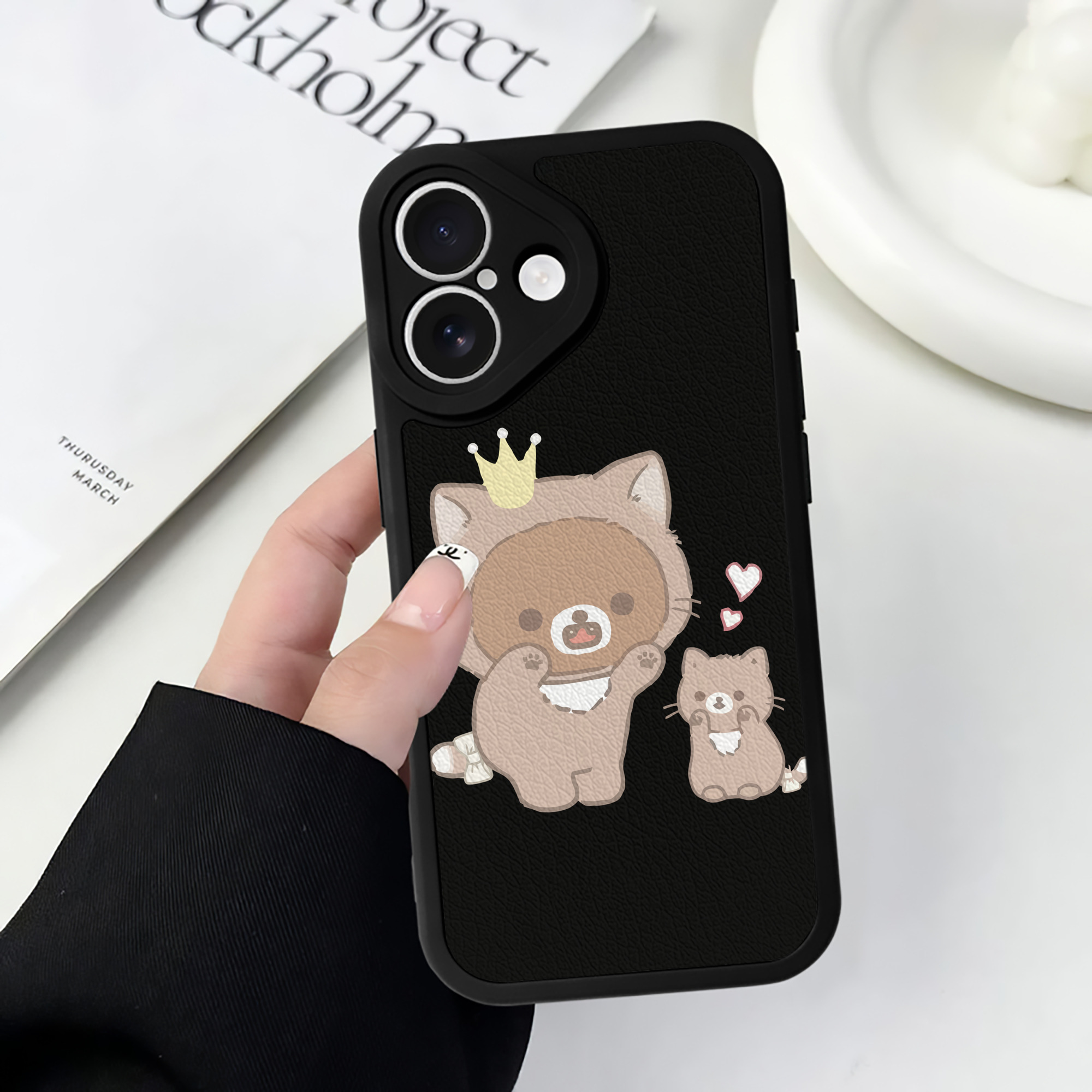 （画像用） リラックマ リラックマ キイロイトリ Rilakkuma Korilakkuma Kiiroitori 【iPhone 16シリーズ対応】シリコンスマホケース（レザー調） 材質：シリコン